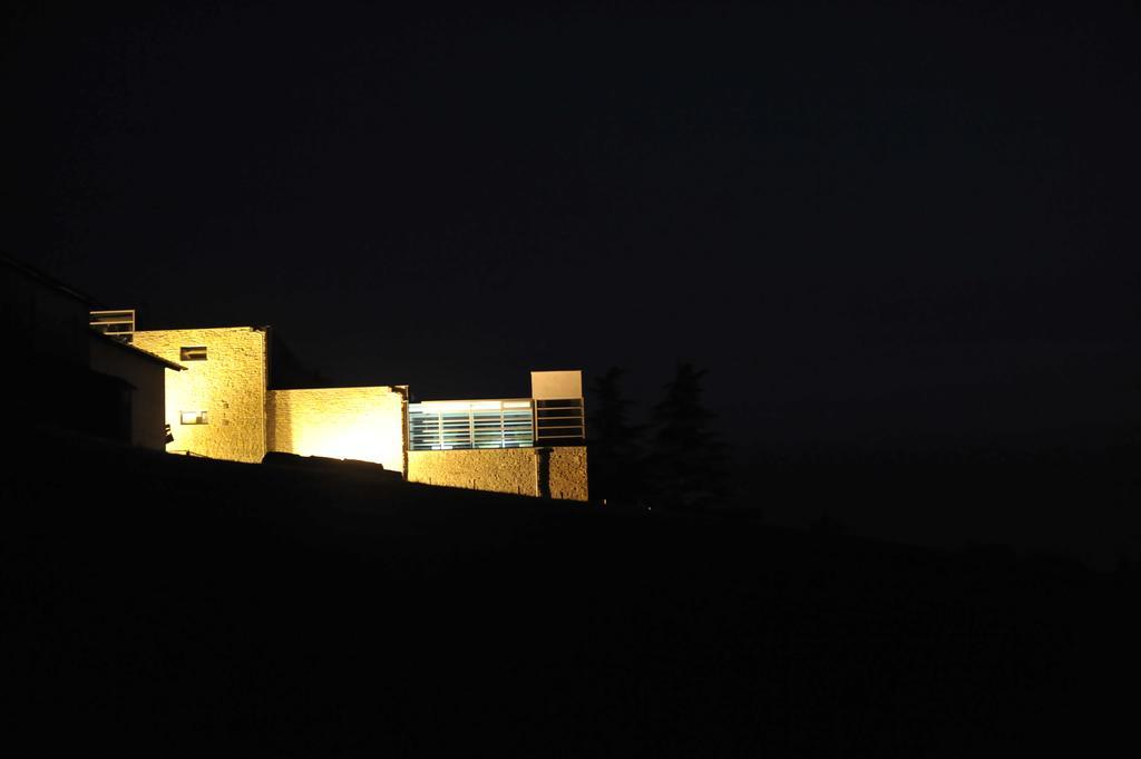 Ca' Del Lupo Hotel Montelupo Albese Exterior photo