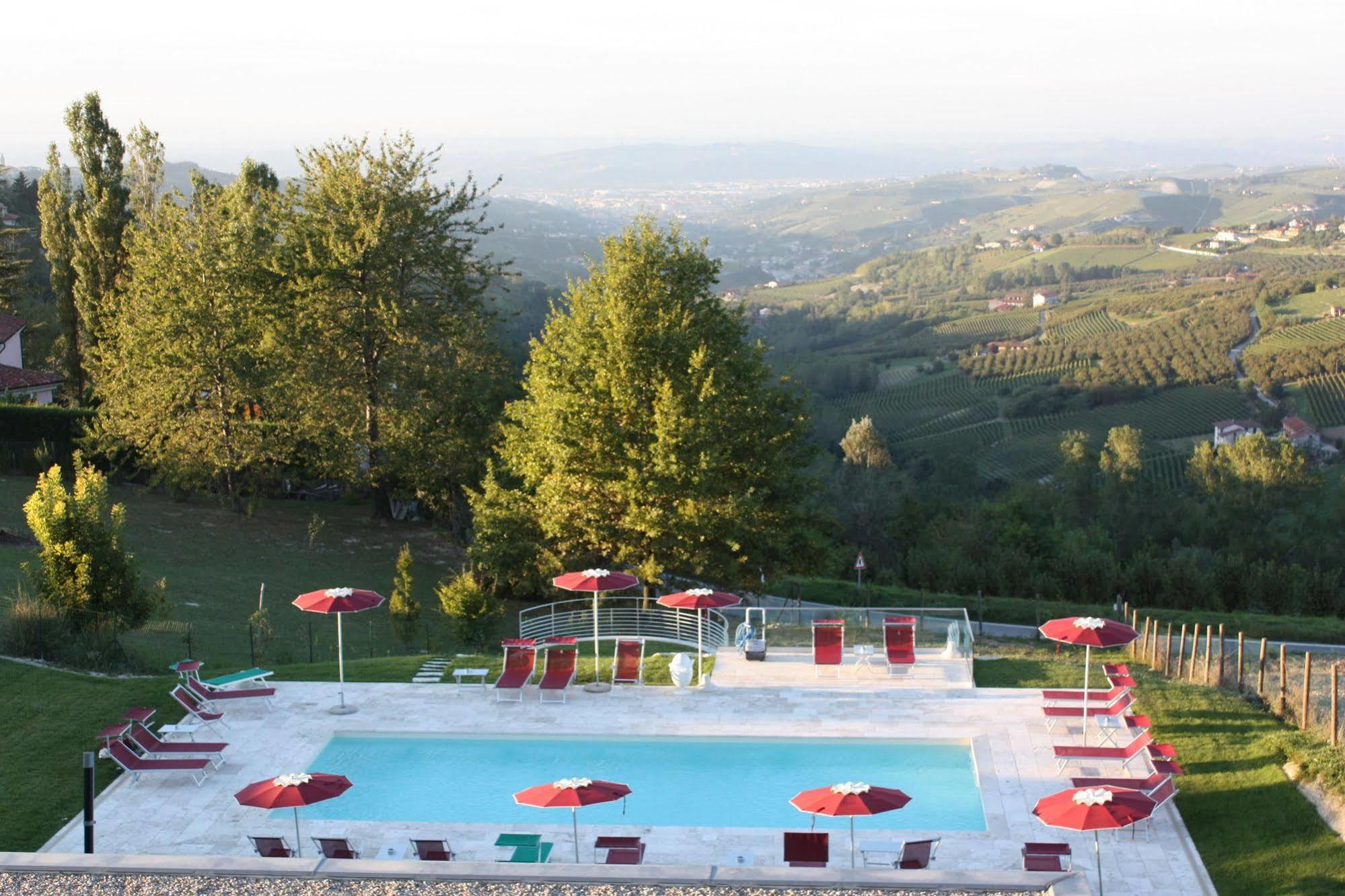 Ca' Del Lupo Hotel Montelupo Albese Exterior photo